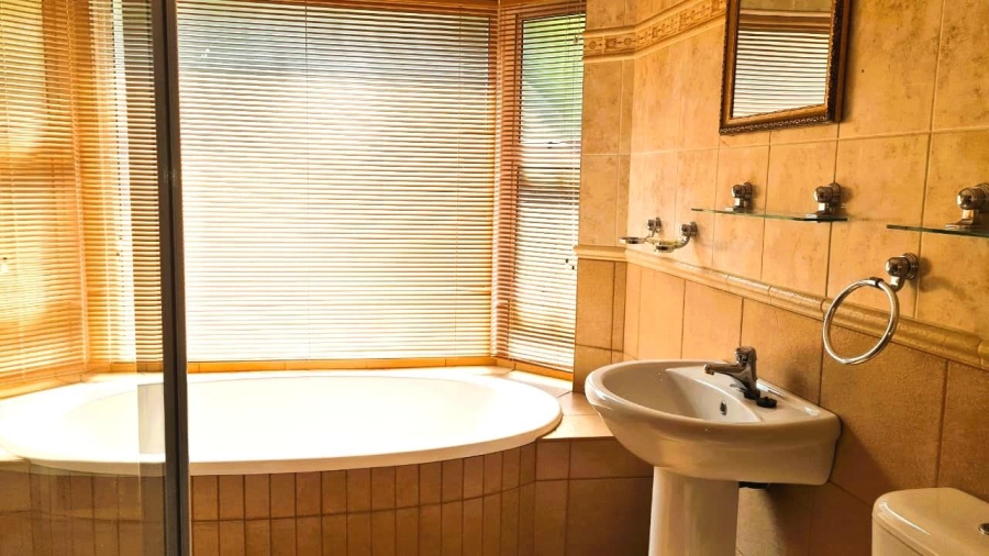 8 Bedroom Property for Sale in Waverley Free State